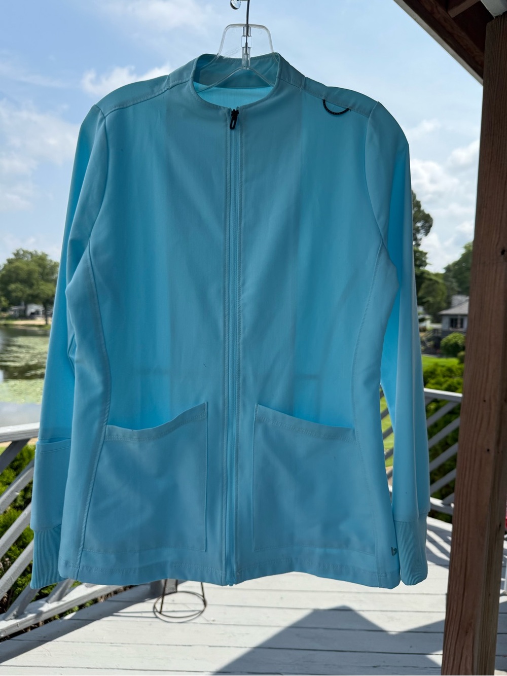 Barco Unify Scrub Jacket XS
Barco Uniforms • Size: XS pre-owned good condition.